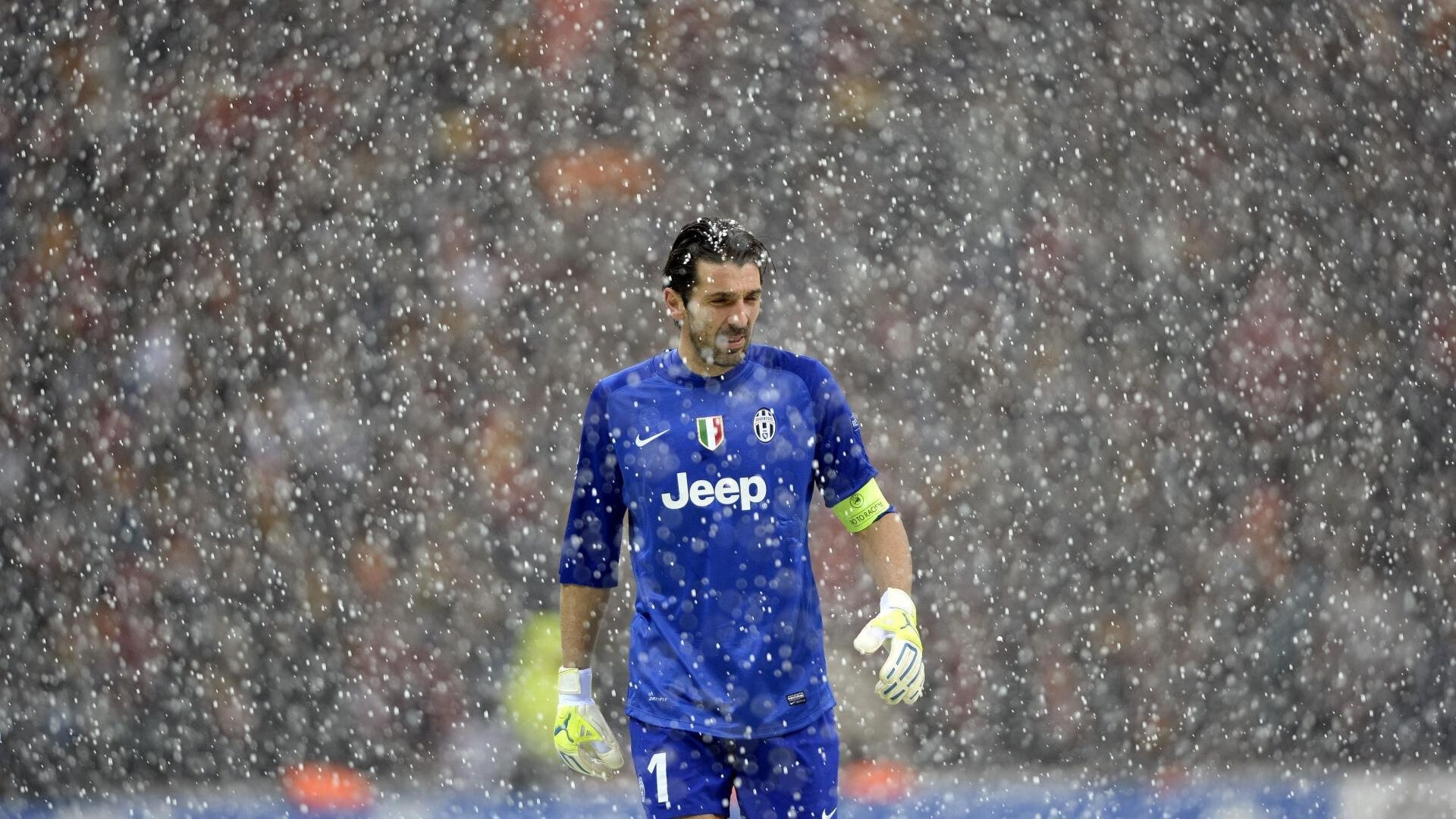 “德甲豪门密切追赶，冠军之战悬而未决”，德甲冠名