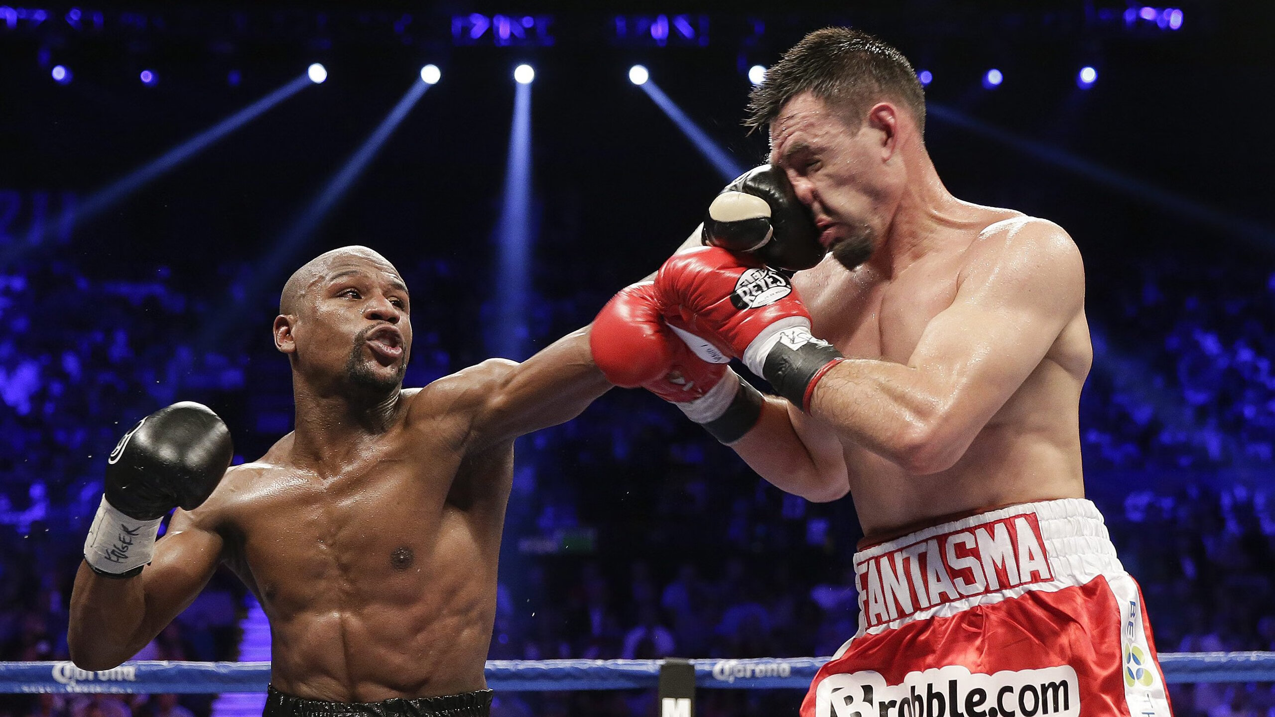 “裁判争议：引发全民讨论的判罚瞬间”，裁判问题